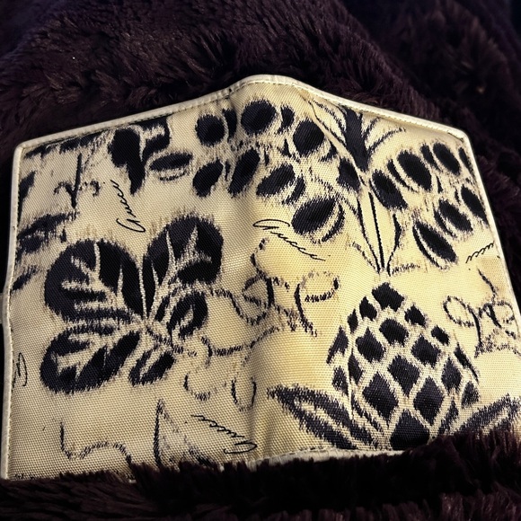 Gucci Silver and Cream Tom Ford Pineapple collection agenda. - Picture 7 of 11